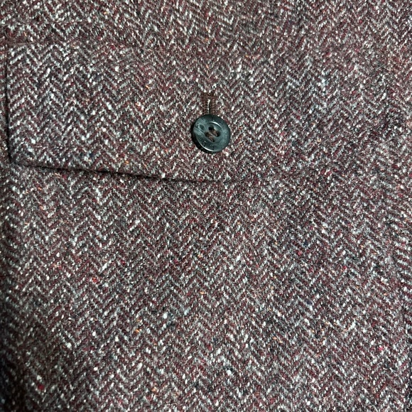 L.L. Bean medium wool nylon silk blazer. In excellent condition. Burgundy color - Picture 4 of 11